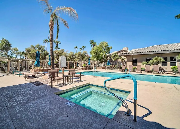 Shop & Golf! Gem W/ Pool Access In Dom wakacyjny