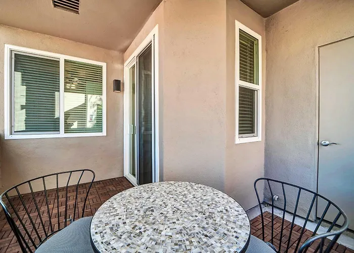 Shop & Golf! Gem W/ Pool Access In Scottsdale