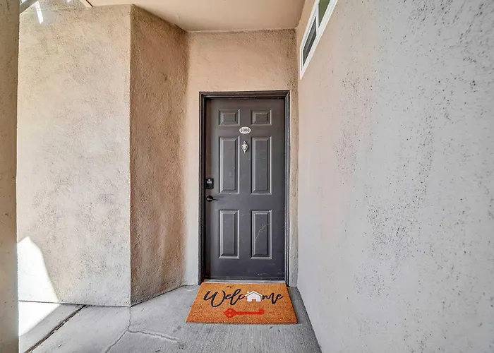 Shop & Golf! Gem W/ Pool Access In Scottsdale